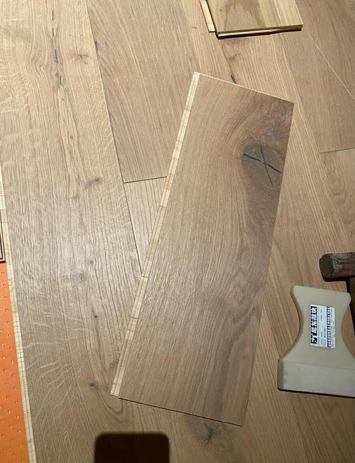 自己重鋪地板需要準備哪些工具?